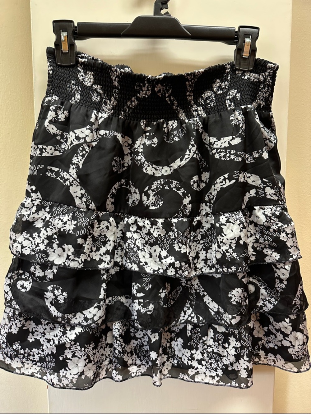 White House, Black market Tiered Skirt small
